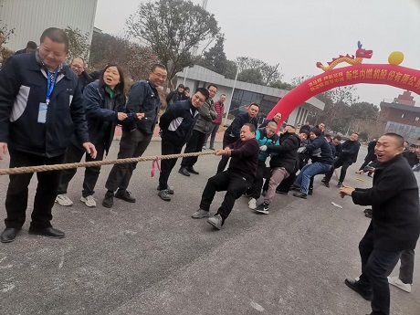“龍馬精神新征程 快速精細寫(xiě)忠誠”2024新年拔河比賽